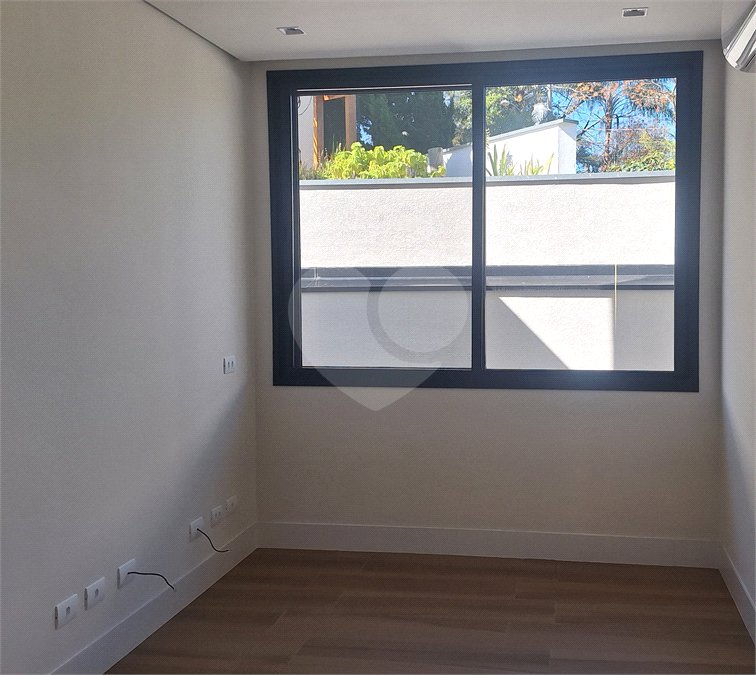 Casa a venda com 04 suítes área gourmet e 6 vagas para autos em condominio fechado Atibaia