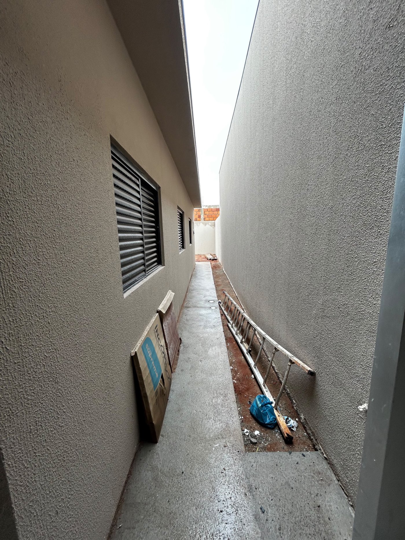 Casa à venda com 3 quartos, sendo 1 suíte,  em Bela Vista da Lagoa, Três Lagoas, MS