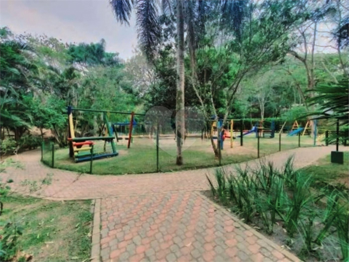 Casa à venda com 5 quartos, sendo 4 suítes, em Transurb, Itapevi, SP