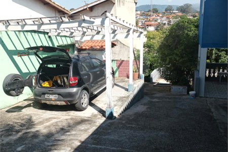 Casa à venda com 4 quartos, sendo 1 suíte, no condomínio Shangri-la, Atibaia - SP