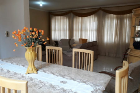 Sobrado à venda com 4 quartos, sendo 2 suítes, em Jardim dos Pinheiros, Atibaia, SP