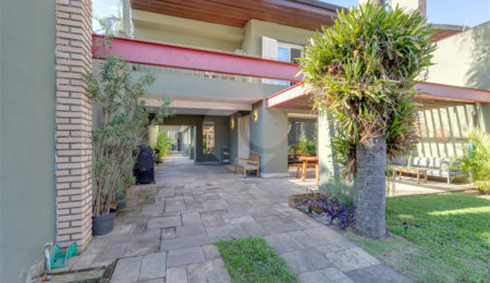 Casa à venda com 4 quartos, sendo 2 suítes,  em Alto da Boa Vista, São Paulo, SP