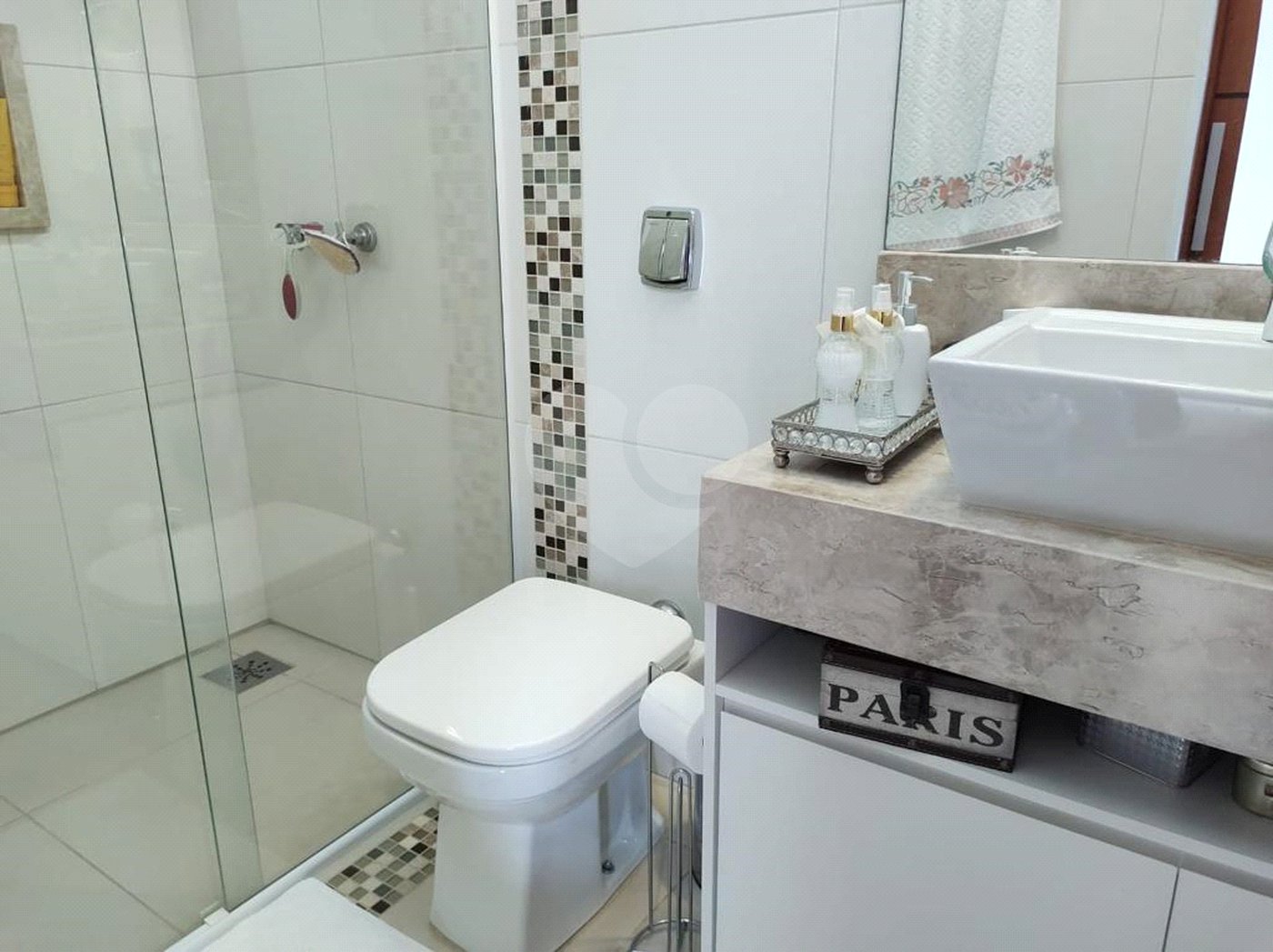 Casa à venda com 4 quartos, sendo 2 suítes, no condomínio Primavera, Salto - SP