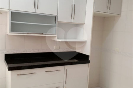 Casa à venda com 3 quartos, sendo 1 suíte, no condomínio Saude, São Paulo - SP