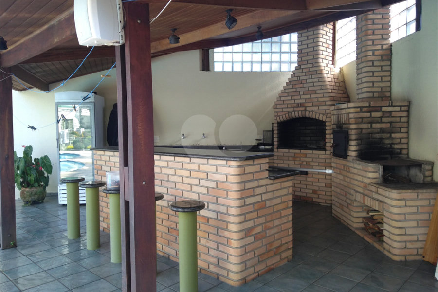 Sobrado à venda com 4 quartos, sendo 3 suítes,  em Horto, São Paulo, SP