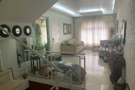 Casa à venda com 3 quartos, sendo 1 suíte, no condomínio Greenland, São Paulo - SP