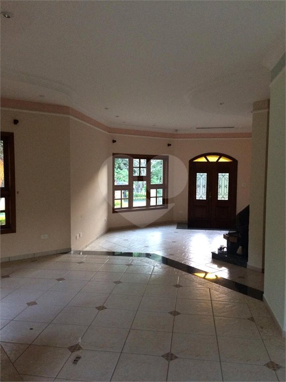 Casa à venda com 4 quartos, sendo 2 suítes, no condomínio Flamboyant, Atibaia - SP