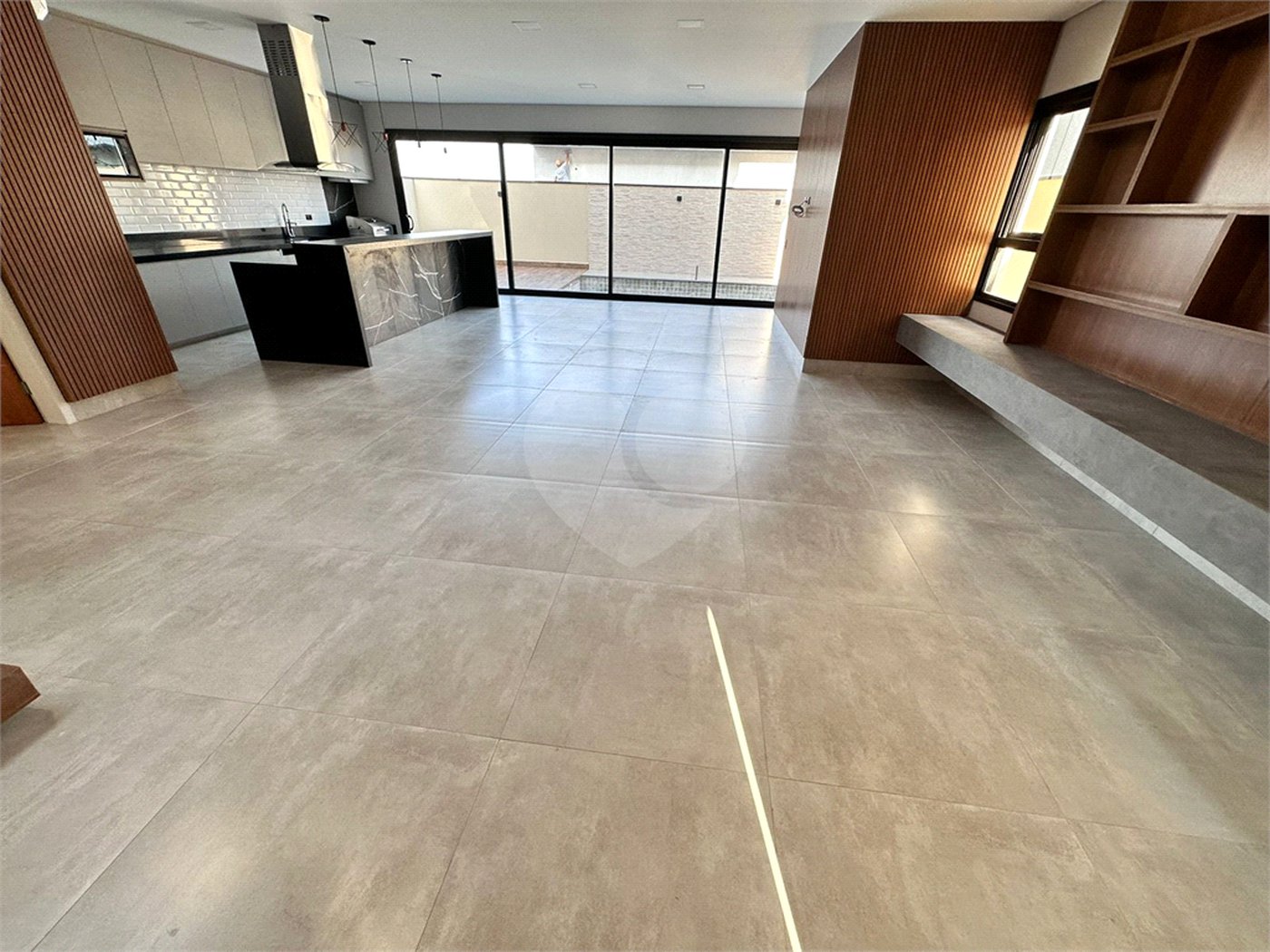 Casa à venda com 3 suítes no condomínio Residencial Central Parque, Salto - SP