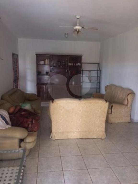 Casa à venda com 6 quartos, sendo 4 suítes, no condomínio Cond Riacho Fundo, Araçoiaba da Serra - SP