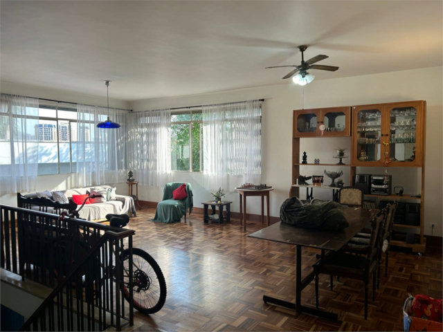 Casa à venda com 5 quartos, sendo 2 suítes,  em Alto da Boa Vista, São Paulo, SP