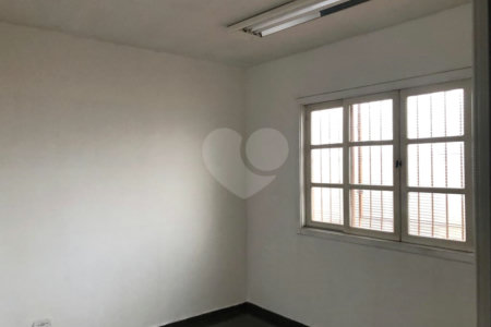Casa à venda com 4 quartos, sendo 1 suíte,  em Jardim Rosa Maria, São Paulo, SP