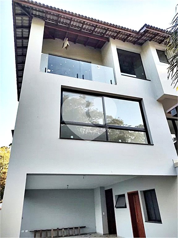 Casa à venda com 4 quartos, sendo 3 suítes, no condomínio Cantareira, Mairiporã - SP