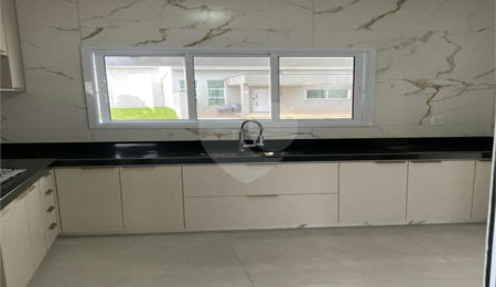 Casa à venda com 3 quartos, sendo 1 suíte,  no condomínio Vila Ytu, Indaiatuba - SP