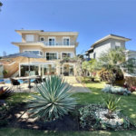 Casa à venda com 3 suítes no condomínio Golf Village, Carapicuíba - SP