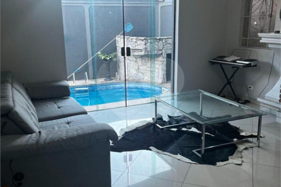 Sobrado à venda com 4 quartos, sendo 2 suítes, em Tremembé, São Paulo, SP