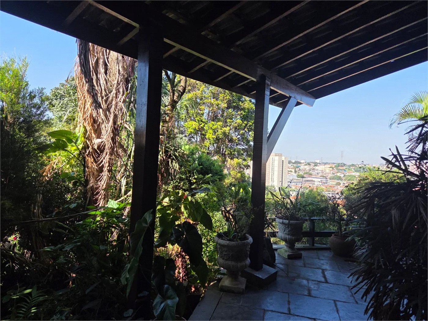 Casa à venda com 4 quartos, sendo 2 suítes, em Cidade São Francisco, São Paulo, SP