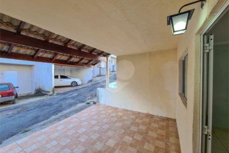 Sobrado à venda com 2 quartos no Centro, Pinhalzinho, SP