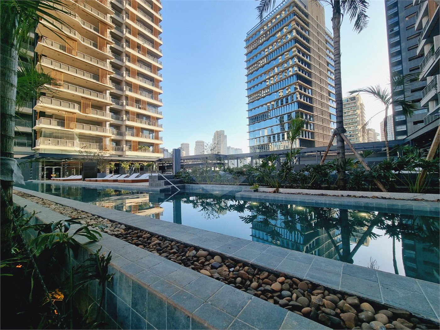 Apartamento à venda ou para alugar com 3 quartos, sendo 1 suíte, em Jardim das Acácias, São Paulo, SP