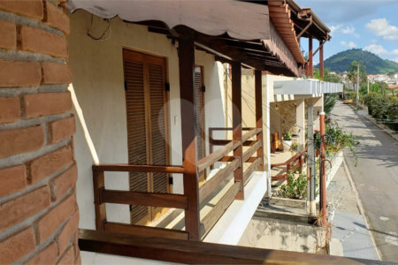 Casa à venda com 3 quartos, sendo 1 suíte, em Jardim das Flores, Atibaia, SP
