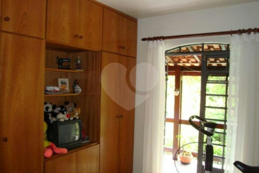 Casa Térrea à venda com 3 quartos, sendo 1 suíte, em Parque Petrópolis, Mairiporã, SP
