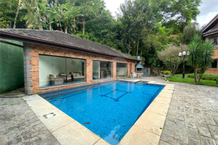 Casa à venda ou para alugar com 5 quartos, sendo 3 suítes,  em Fazenda Morumbi, São Paulo, SP