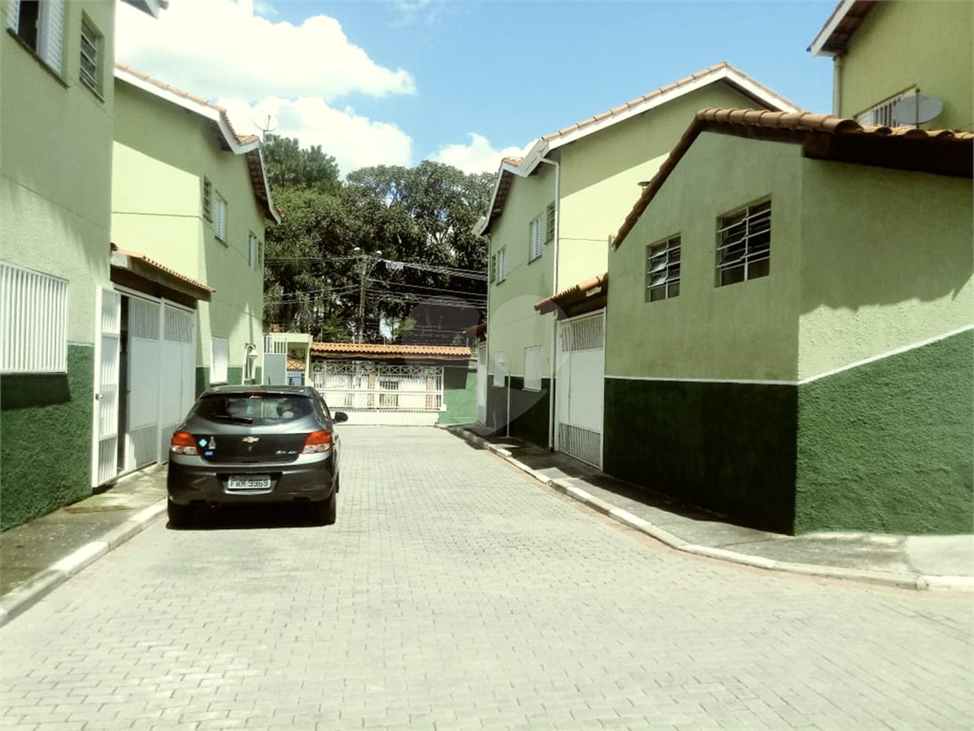 Casa à venda com 2 quartos, sendo 1 suíte, no condomínio Jardim Débora, Poá - SP