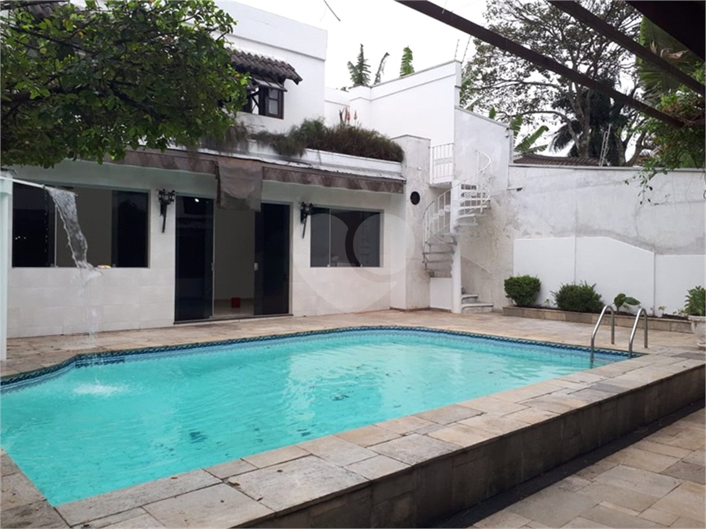 Sobrado à venda com 5 quartos, sendo 3 suítes, em Tremembé, São Paulo, SP