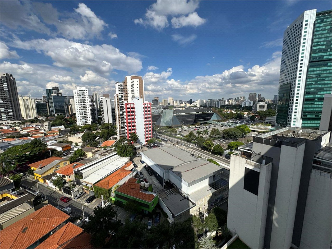 Apartamento à venda com 3 quartos, sendo 1 suíte, em Pinheiros, São Paulo, SP