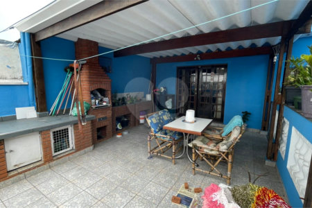 Sobrado à venda com 3 quartos em Jardim Laila, Embu das Artes, SP