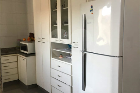 Sobrado à venda com 3 suítes em Vila Nivi, São Paulo, SP