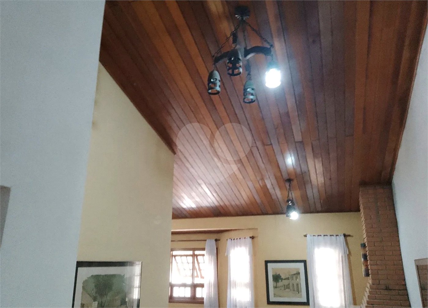 Casa à venda com 4 quartos, sendo 1 suíte, no condomínio Quinta da Cachoeira, Embu das Artes - SP