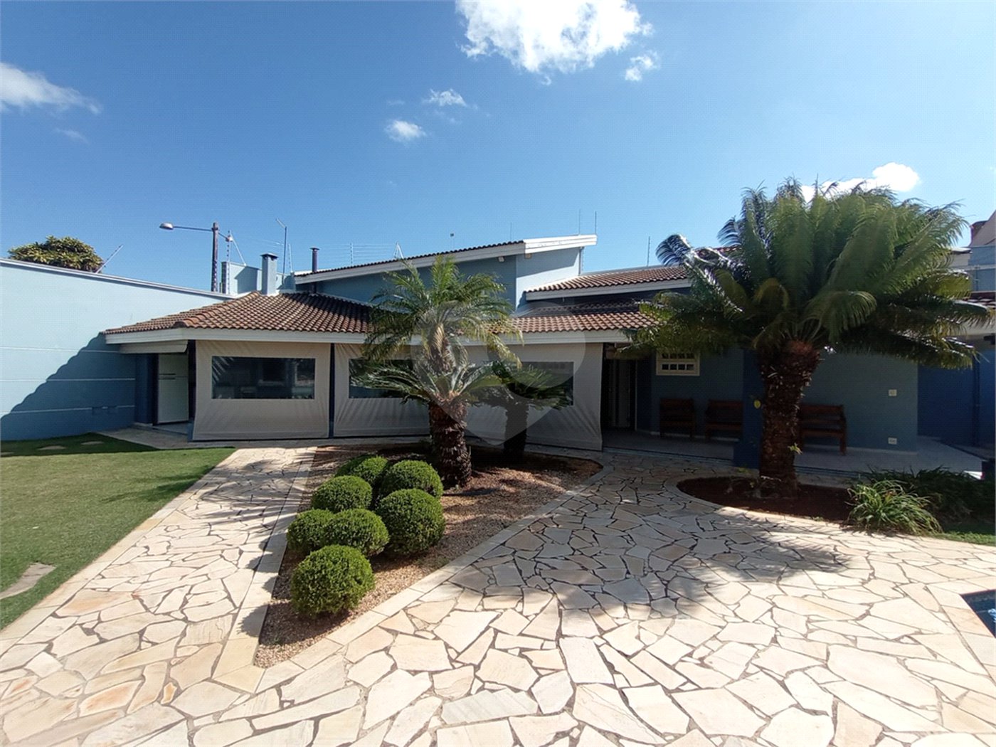 Casa à venda com 3 suítes em Vila Nastri, Itapetininga, SP