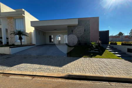 Casa à venda com 3 quartos, sendo 1 suíte, no condomínio Residencial Golden Ville, Itapetininga - SP
