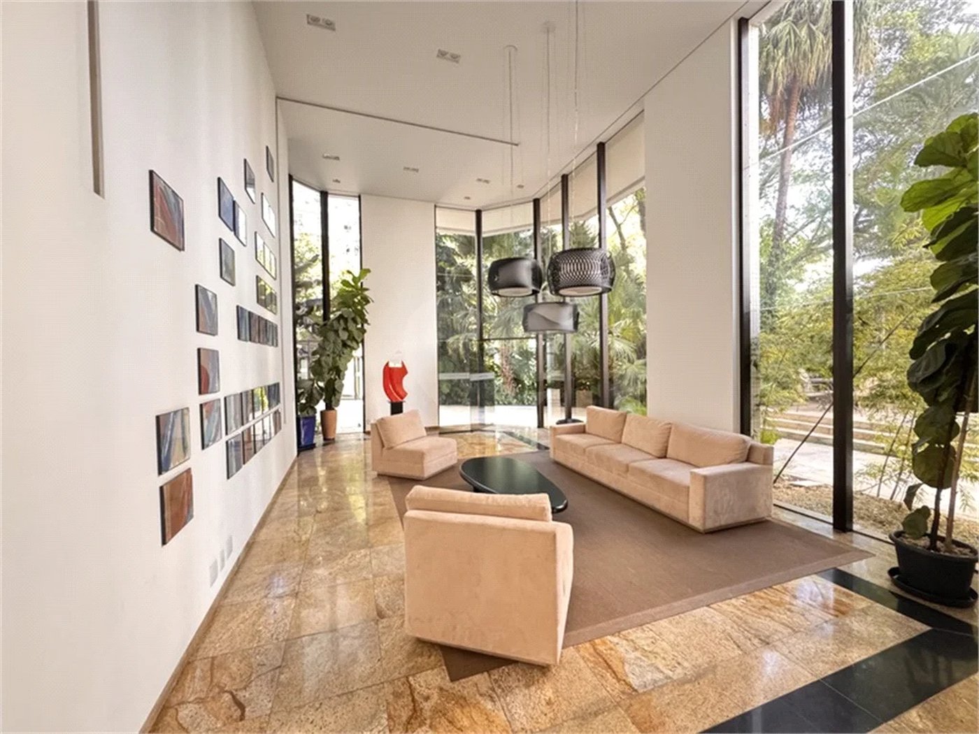Higienópolis: Apartamento de 350 m2, 4 suítes, 5 vagas.