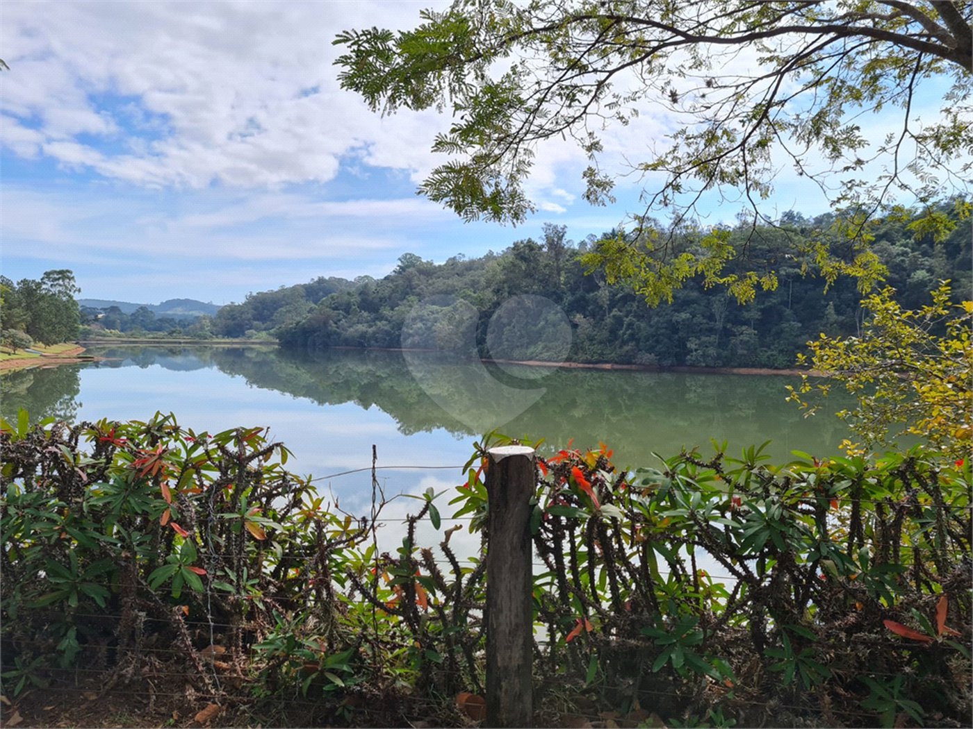 Casa à venda no condomínio Chácaras do Lago, Vinhedo - SP