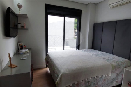 Casa à venda ou para alugar com 4 suítes no condomínio Figueira Garden, Atibaia - SP