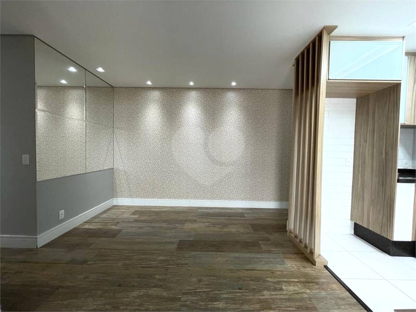 Apartamento à venda com 3 quartos, sendo 1 suíte,  em Vila Gomes Cardim, São Paulo, SP