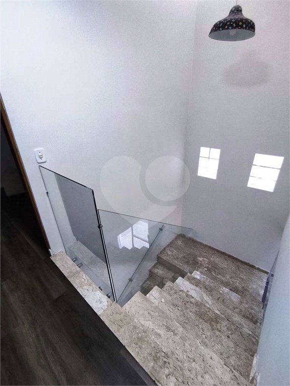Sobrado à venda com 3 quartos, sendo 1 suíte,  em Residencial Colinas, Mogi das Cruzes, SP