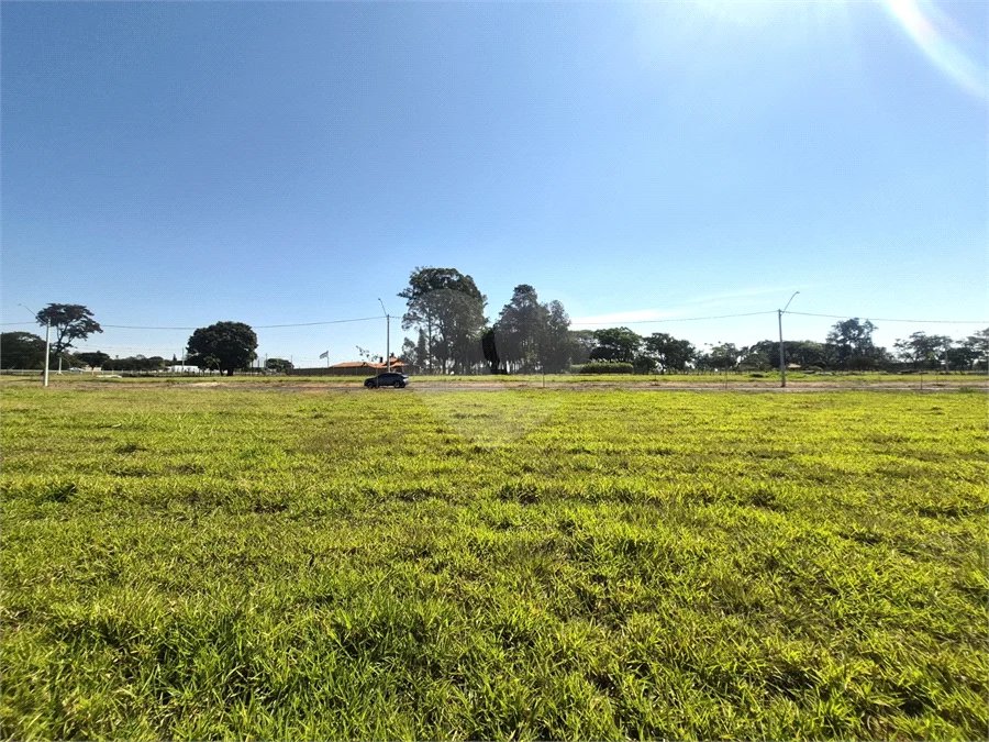 Terreno comercial á venda no condomínio Jardim Larine