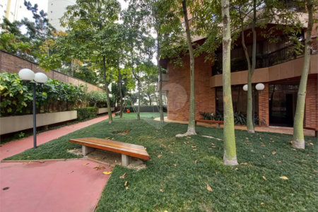 Apartamento à venda com 4 quartos, sendo 3 suítes, em Vila Andrade, São Paulo, SP