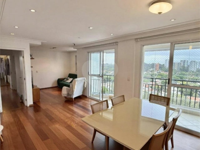Apartamento à venda com 3 quartos, sendo 1 suíte,  em Alto da Boa Vista, São Paulo, SP