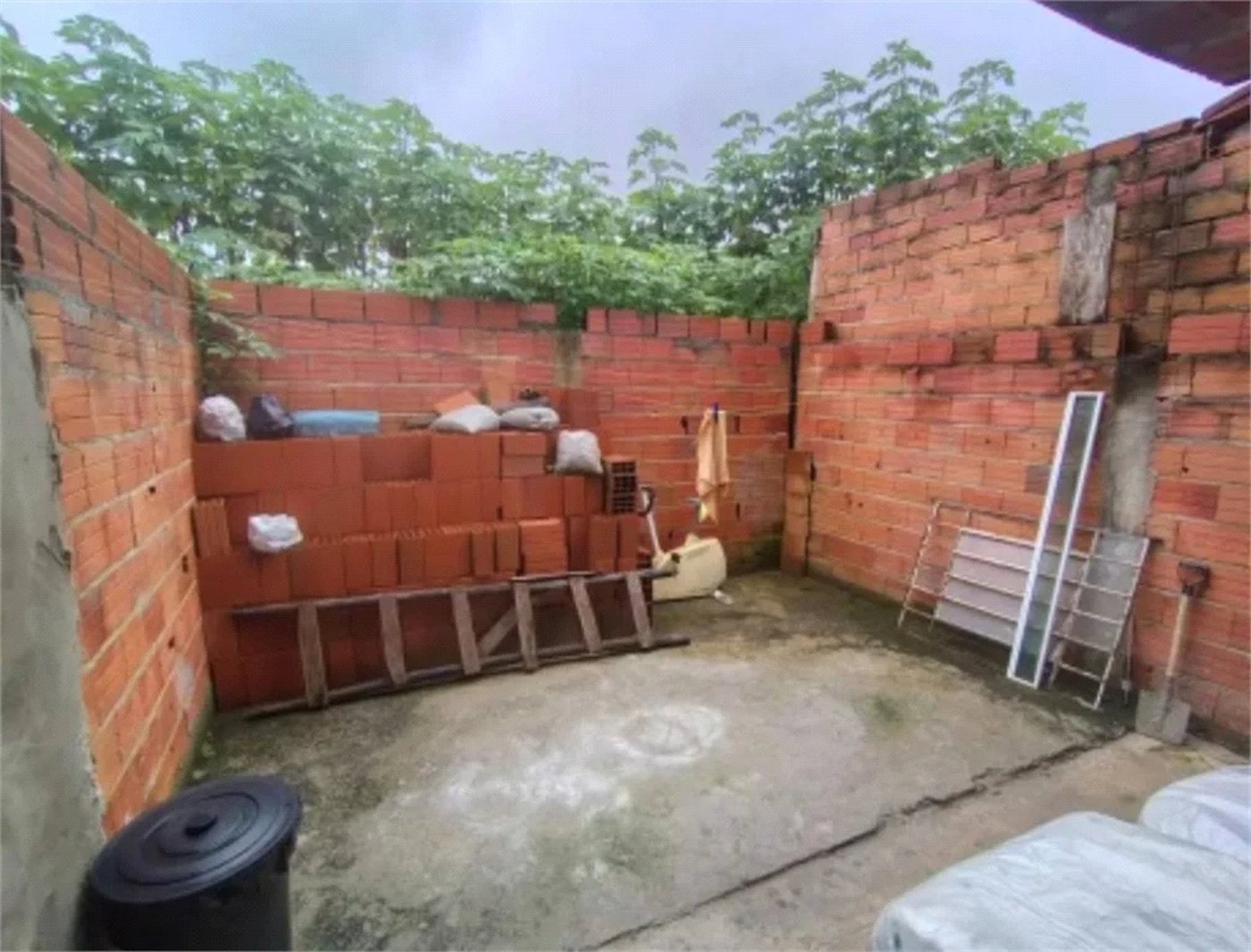 Casa à venda com 2 quartos no condomínio Antilhas, Cotia - SP