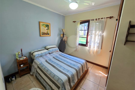 Chácara à venda com 4 quartos, sendo 1 suíte, em Cercadinho, Alambari, SP