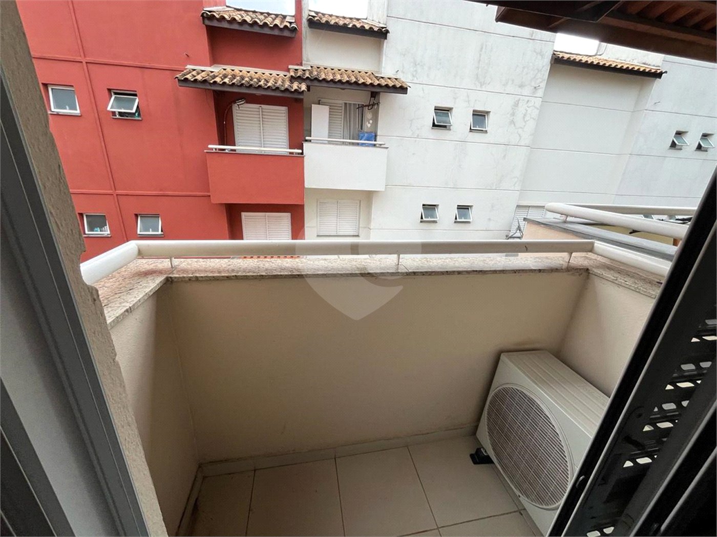 Casa à venda com 3 quartos, sendo 1 suíte, no condomínio Vila das Cores, São Paulo - SP