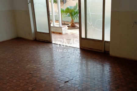 Casa à venda ou para alugar com 3 quartos, sendo 1 suíte,  no Centro, Angatuba, SP