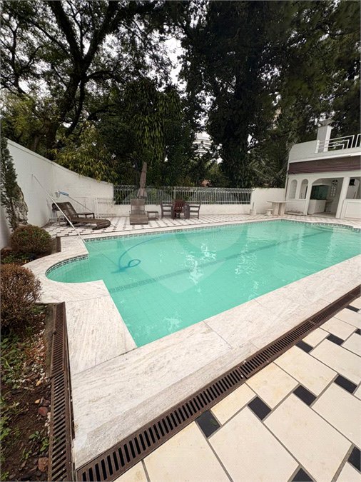 Casa Térrea à venda com 4 suítes em Anchieta, São Bernardo do Campo, SP