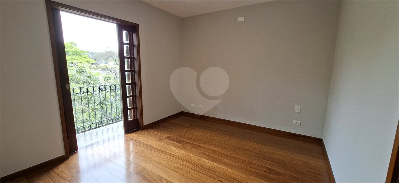 Casa à venda com 4 quartos, sendo 2 suítes,  em Jardim Marajoara, São Paulo, SP
