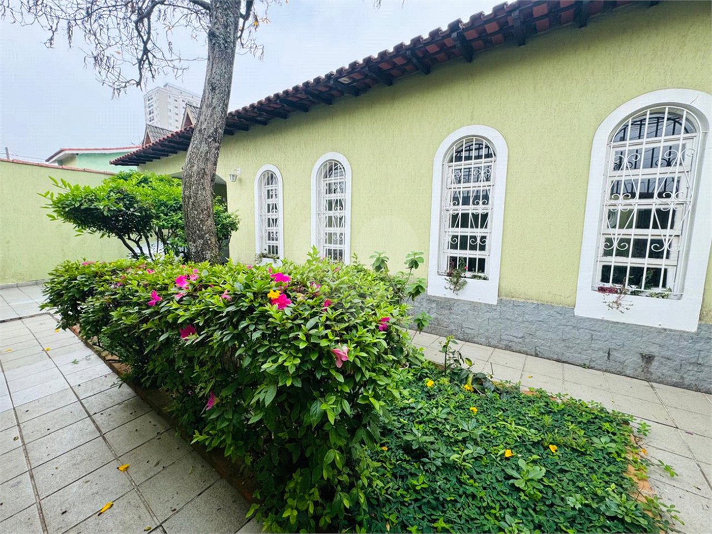 Casa à venda com 4 quartos, sendo 1 suíte,  em Vila Galvão, Guarulhos, SP