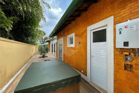 Casa à venda com 4 suítes no condomínio Miollo da Granja, Cotia - SP