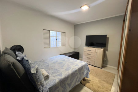 Sobrado à venda com 3 quartos, sendo 1 suíte, em Lopes de Oliveira, Sorocaba, SP